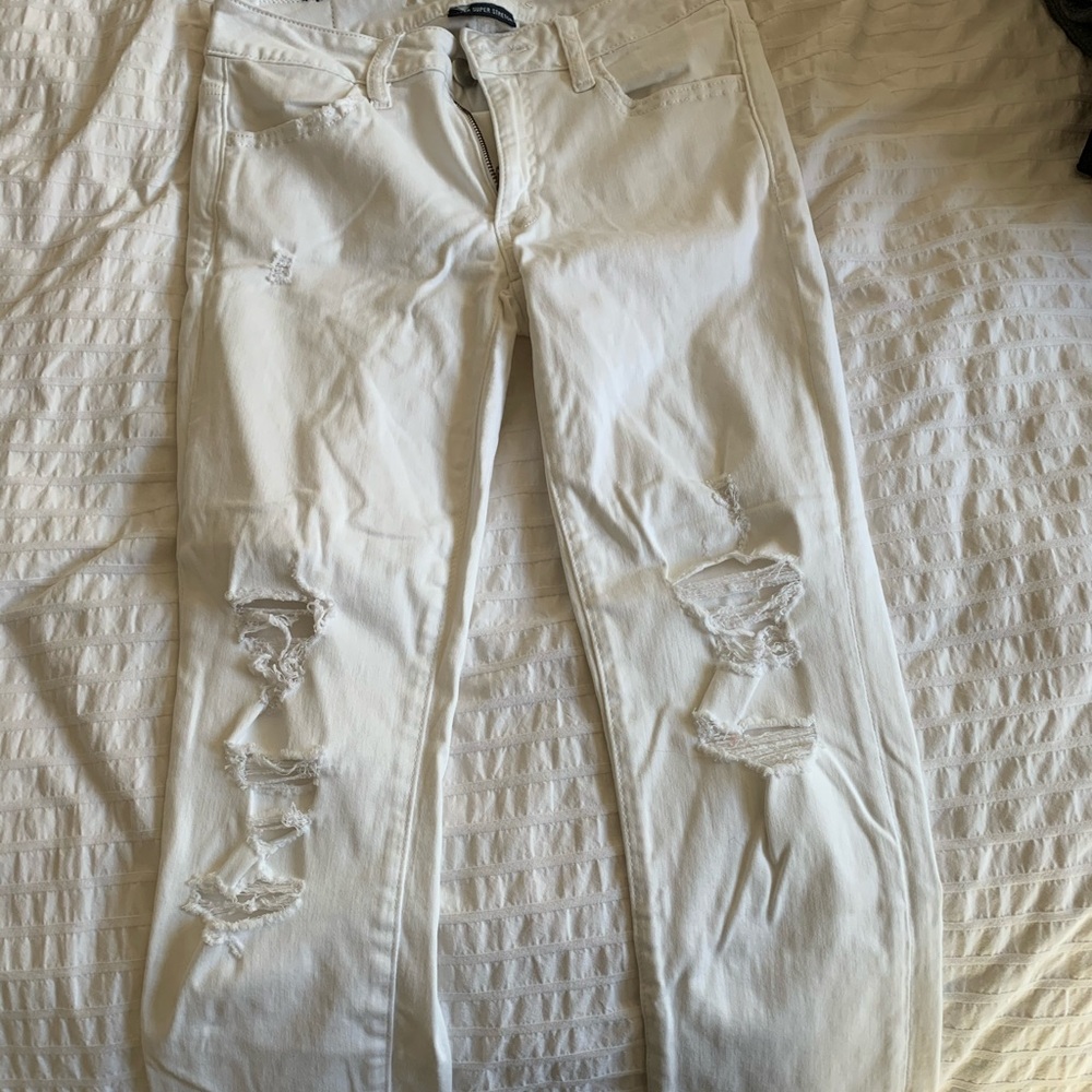 American Eagle white ripped jeans